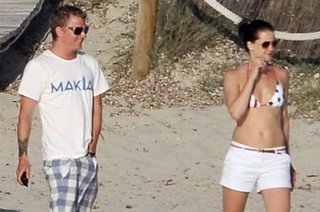 Illustration for article titled Kimi Raikkonen looks set to race into the world of fatherhood.